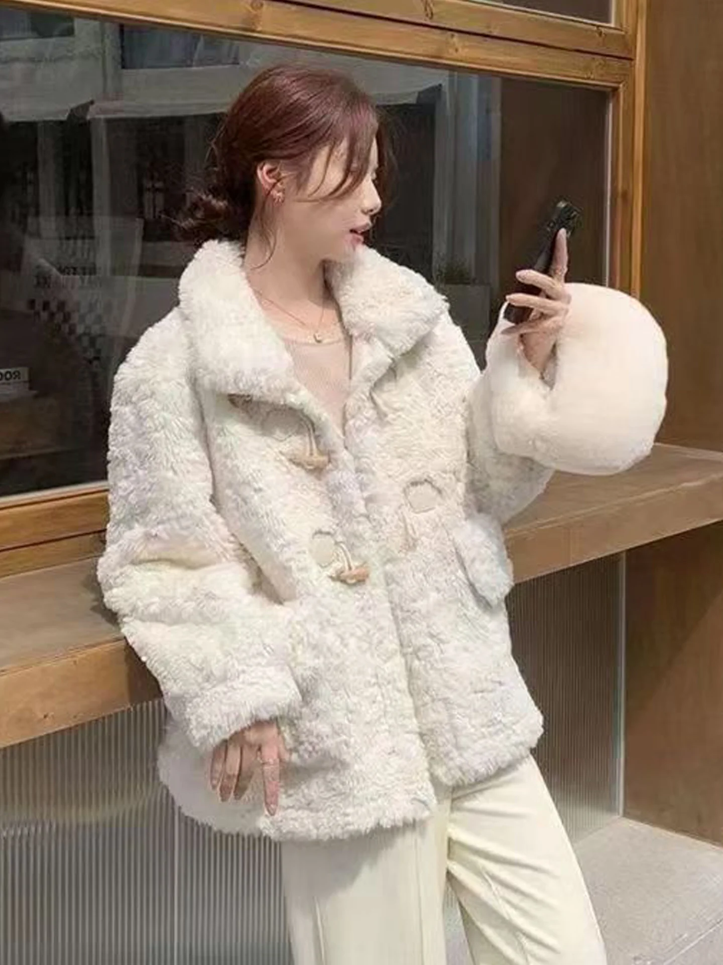 

Retro Sle Women's ort Coat with Horn Buttons Loose Fit Warmth for Winter Faionable And Elely Designed Thiened Out...