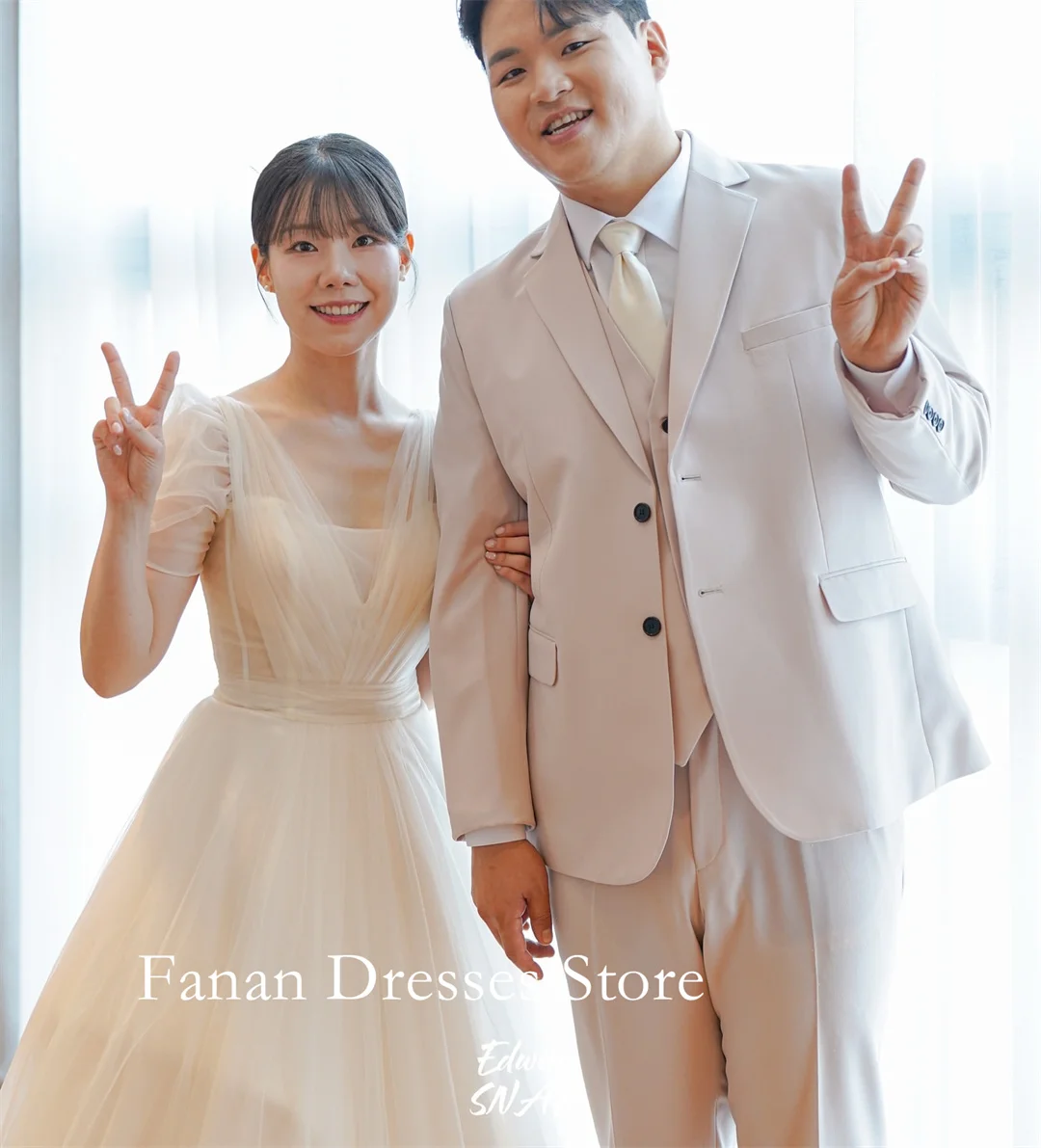 

FANAN Korea Deep V-Neck Tulle Elegant A-Line Short Sleeves Wedding Dresses 웨딩드레스 Ruched Ivory Customized Pretty Bride Gown