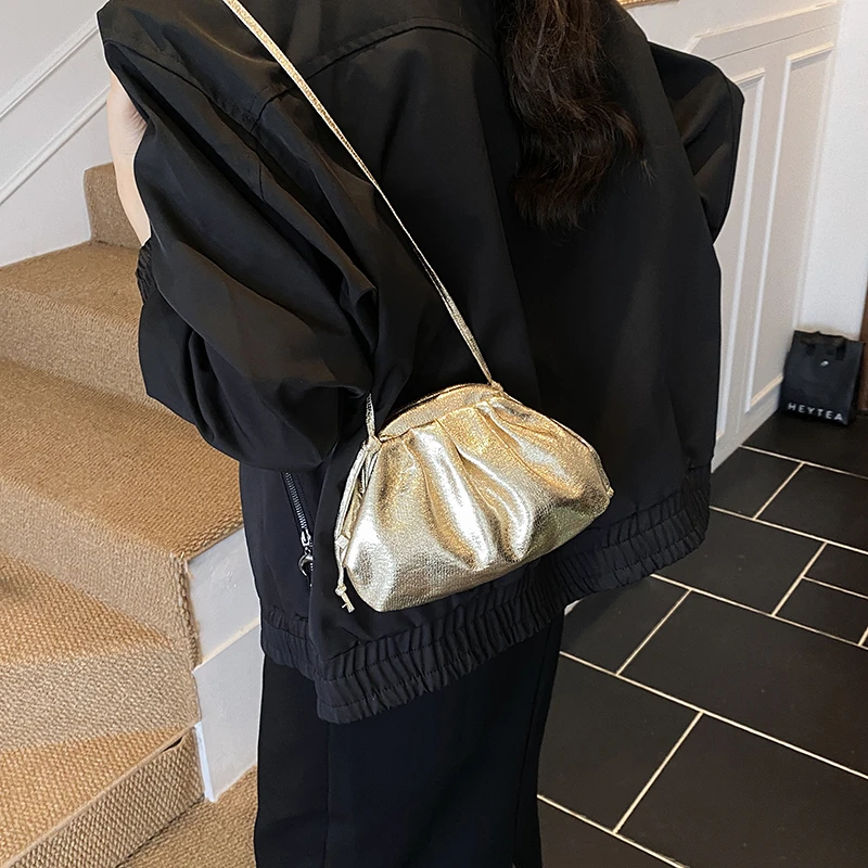 حقيبة كتف نسائية فاخرة من الجلد بتصميم أنيق حقيبة يد كروس أنيقة لمظهر يومي جذاب