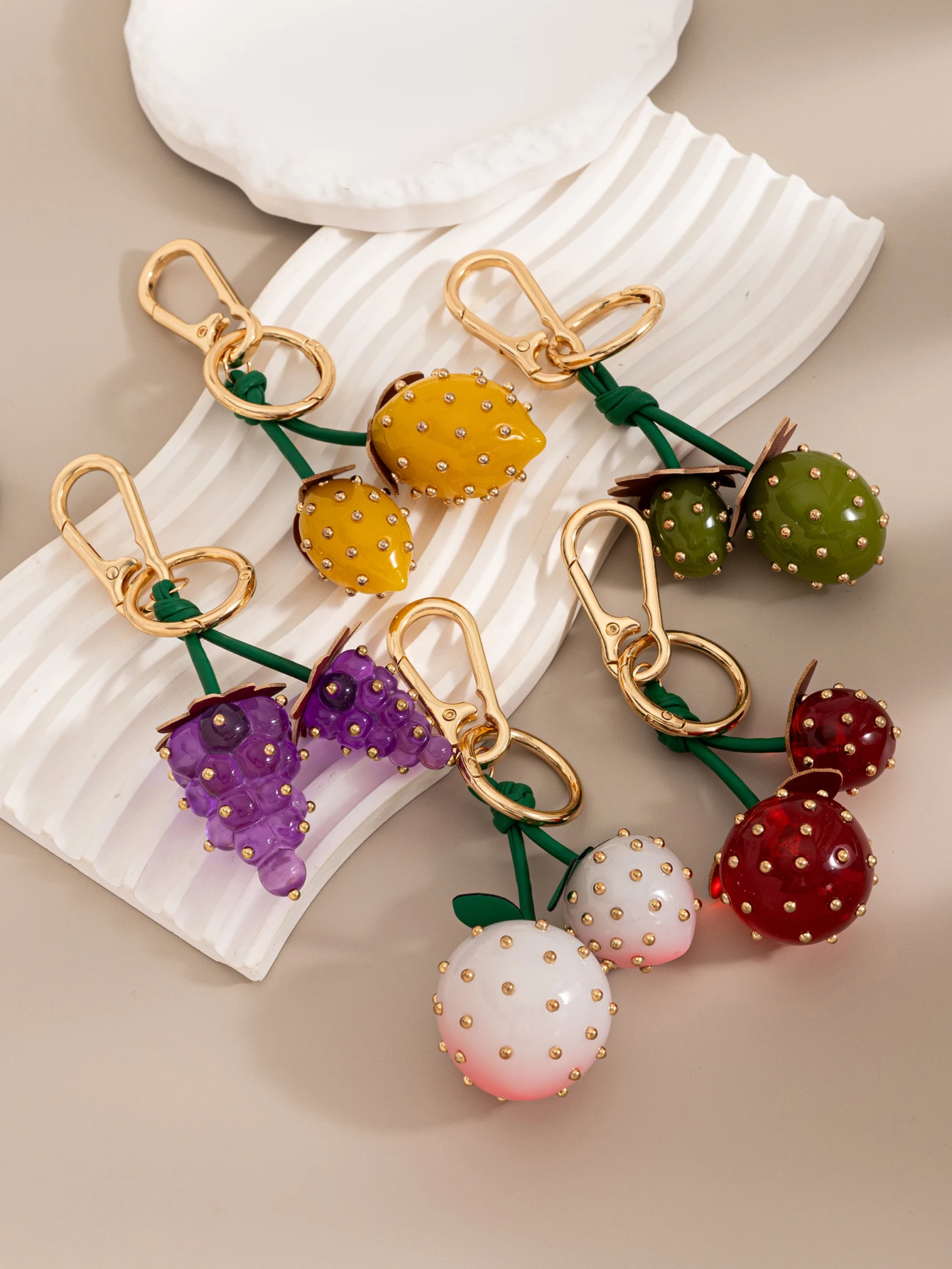 Niedlicher, frischer, modischer und vielseitiger neuer DIY-Taschenanhänger, Schlüsselanhänger, Schmuck in den Farben Oliven, Trauben und Pfirsich – Detail 3