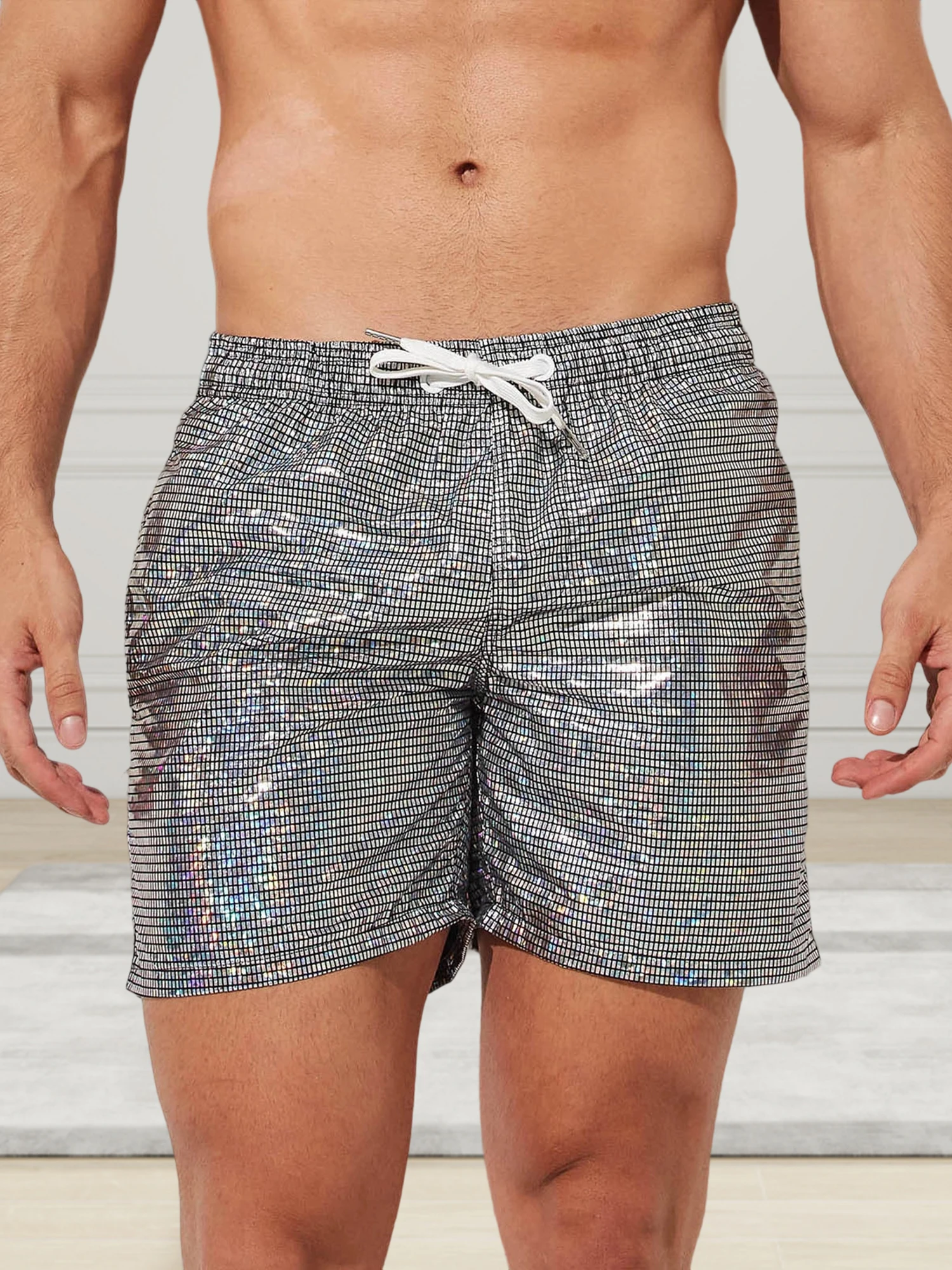 メンズカジュアル弾性ウエストショーツ、光沢のあるスパンコールのディテールが夏の休暇やビーチの日を完璧にフィットします。