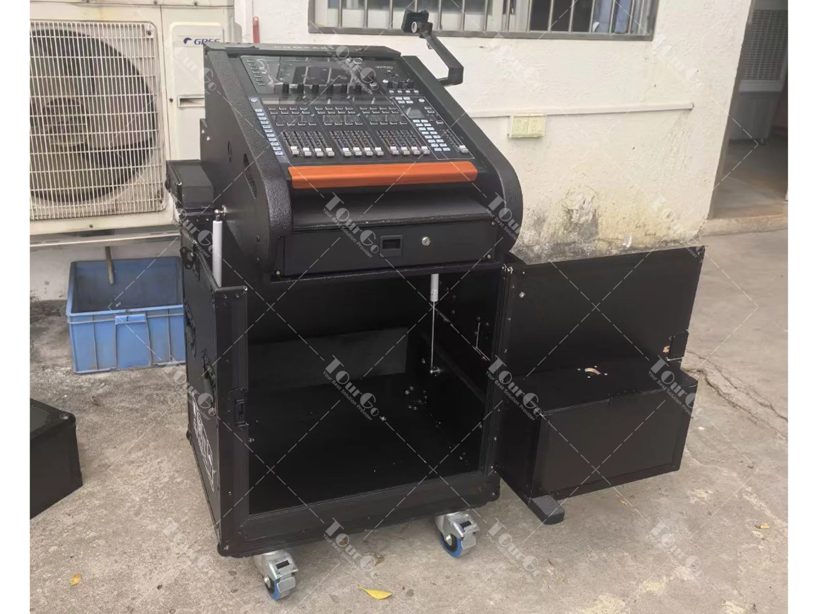 Geheel zwarte flip-flightcase voor Behringher Wing Compact met 1U lade