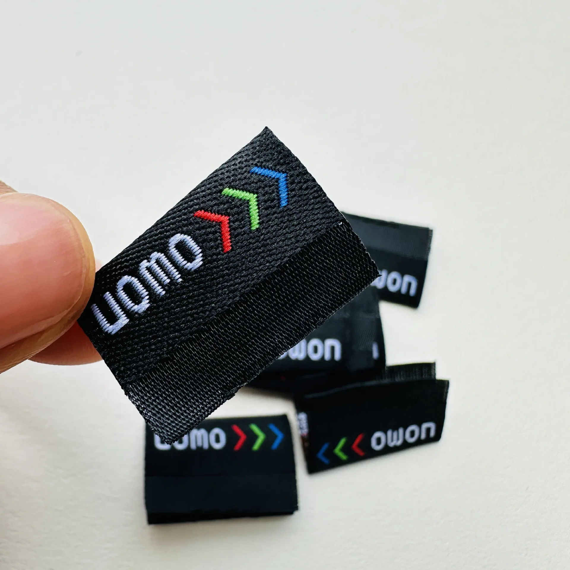 

1000pcs/Lot Custom Design Garment Sewing Label Clothing Main Label Woven Embroidered Private Logo Tag