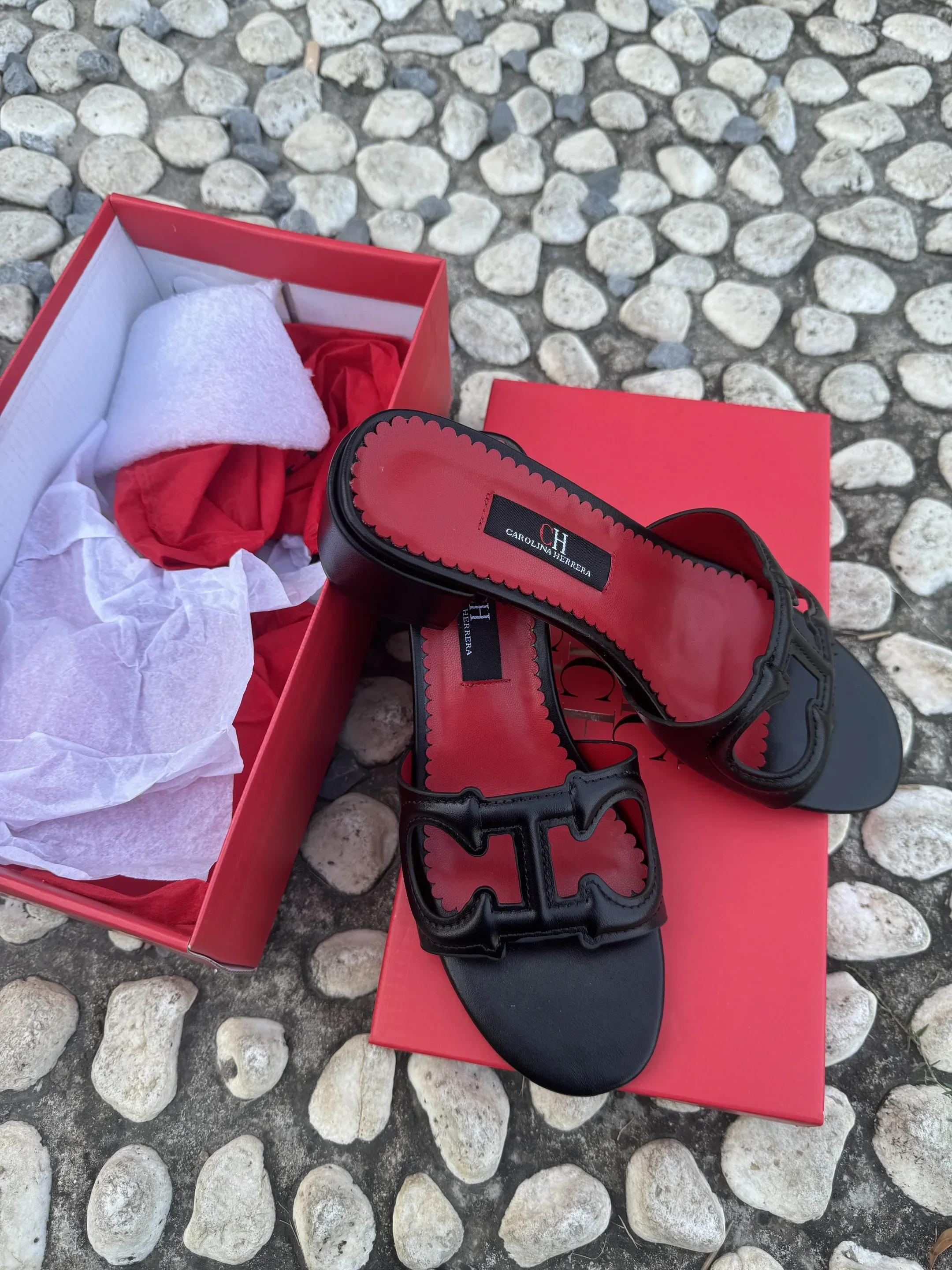 CH New Slippers Women's Home Slippers Wearable Flat 2025 Simple Style sandals Openwork Design Elegant Lady Shoes image 6