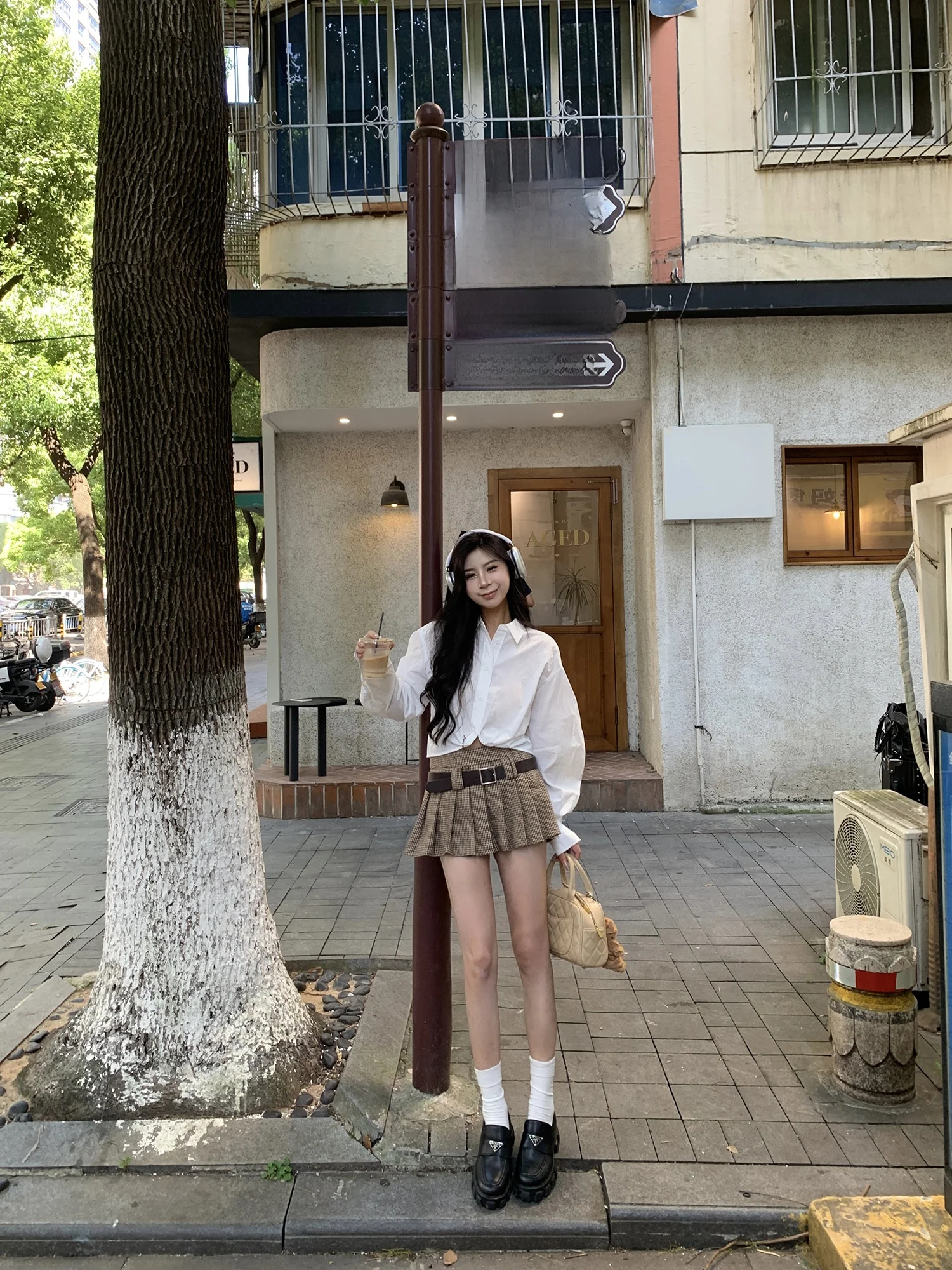 

Ультра-привлекательная клетчатая плиссированная юбка Yaqing, женская весна-осень 2023, новый пикантный дизайн для девочек, маленький анти-...