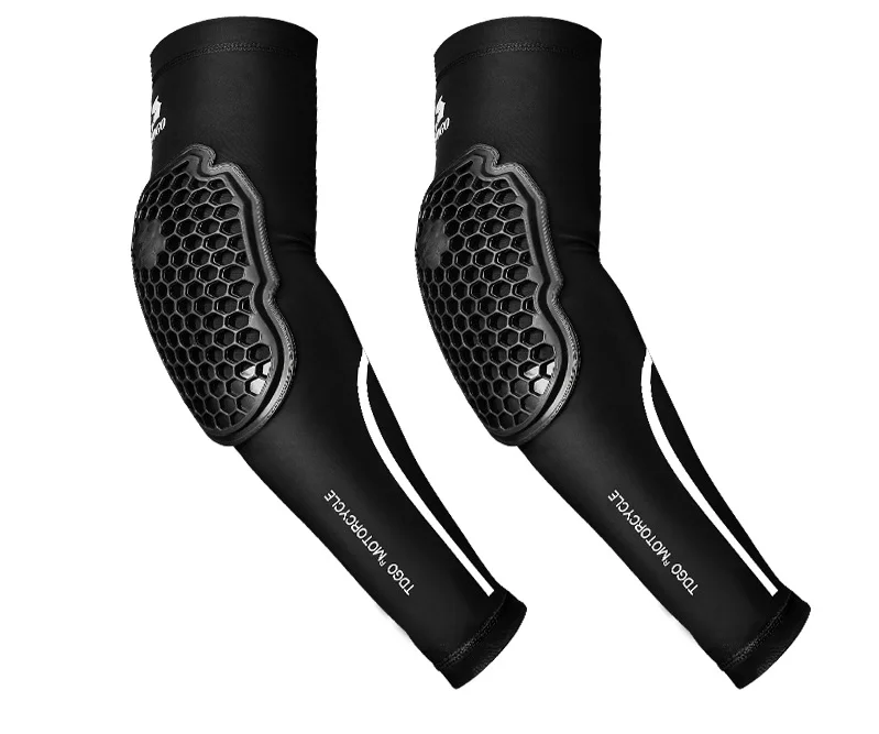 

Снаряжение для езды на мотоцикле: наколенники и защитные штаны. Мотоциклы оснащены ветрозащитным защитным снаряжением и противоударными налокотниками.