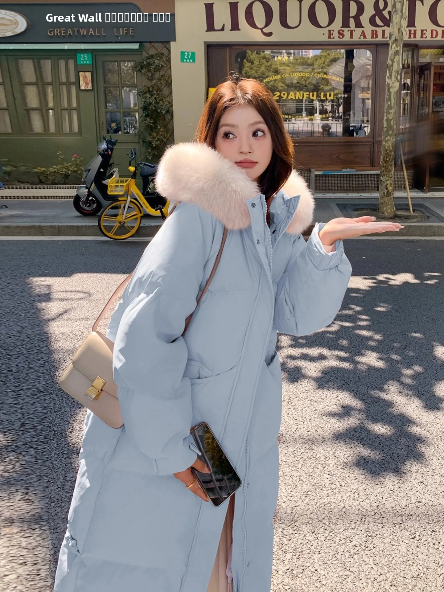 

Синее удлиненное пуховое пальто Sli для женщин: уникальная и красивая зимняя одежда с меховым воротником в корейском стиле для повседневной носки, ветрозащитное