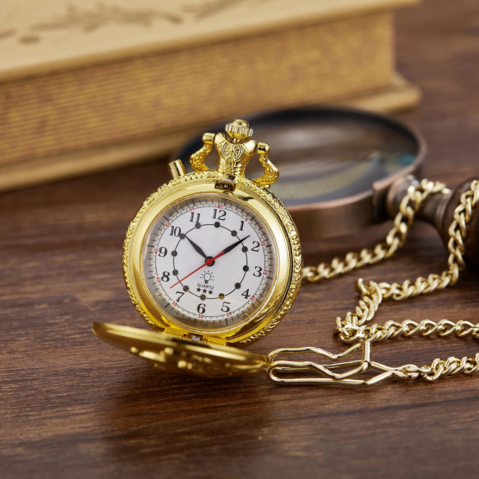 Vintage Steam Train Engraved Quartz Pocket Watch LED Luminous Dial Flip Cover Alloy Pocket Watch With Chain Steampunk Clock