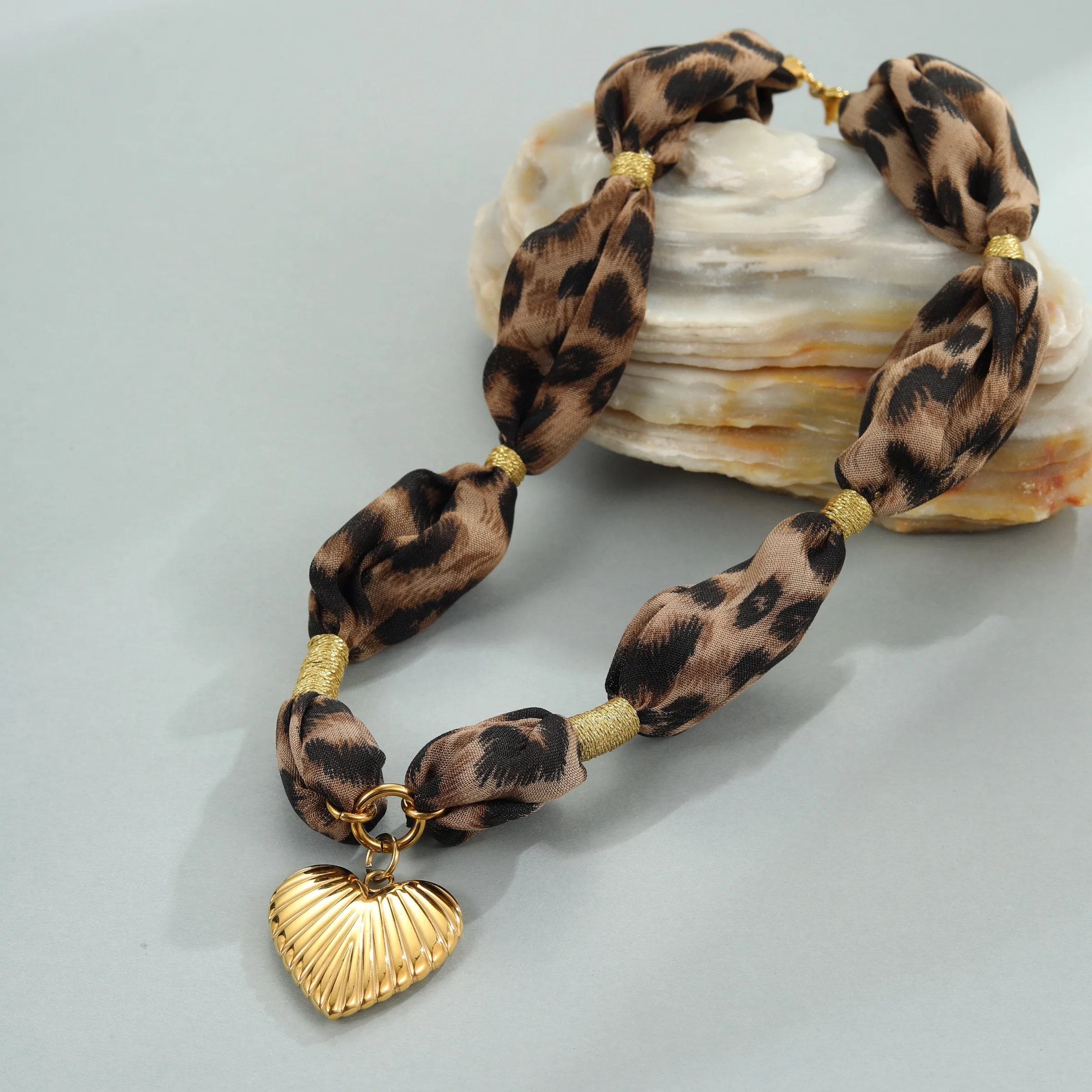 NIMAI Autumn Winter Fashion Leopard Jewelry Cheetah Print Scarf Puff Heart Necklace Stainless Steel Gold Pvd Necklaces Non Tarni