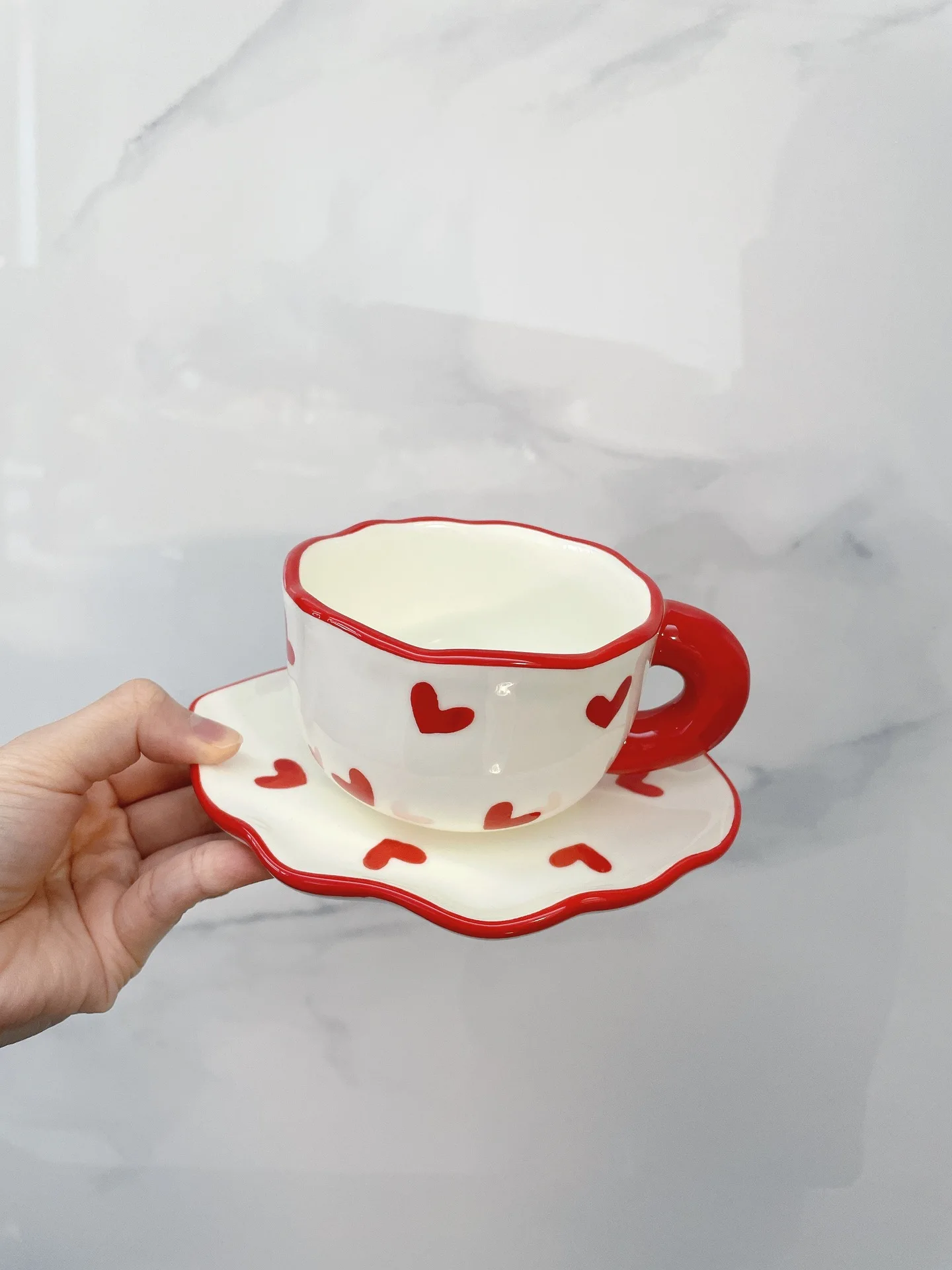 180ml 6oz Hand Paint Love tazza da caffè in ceramica e piattino Set carino bella Red Love Printing Set di tazze fatte a mano