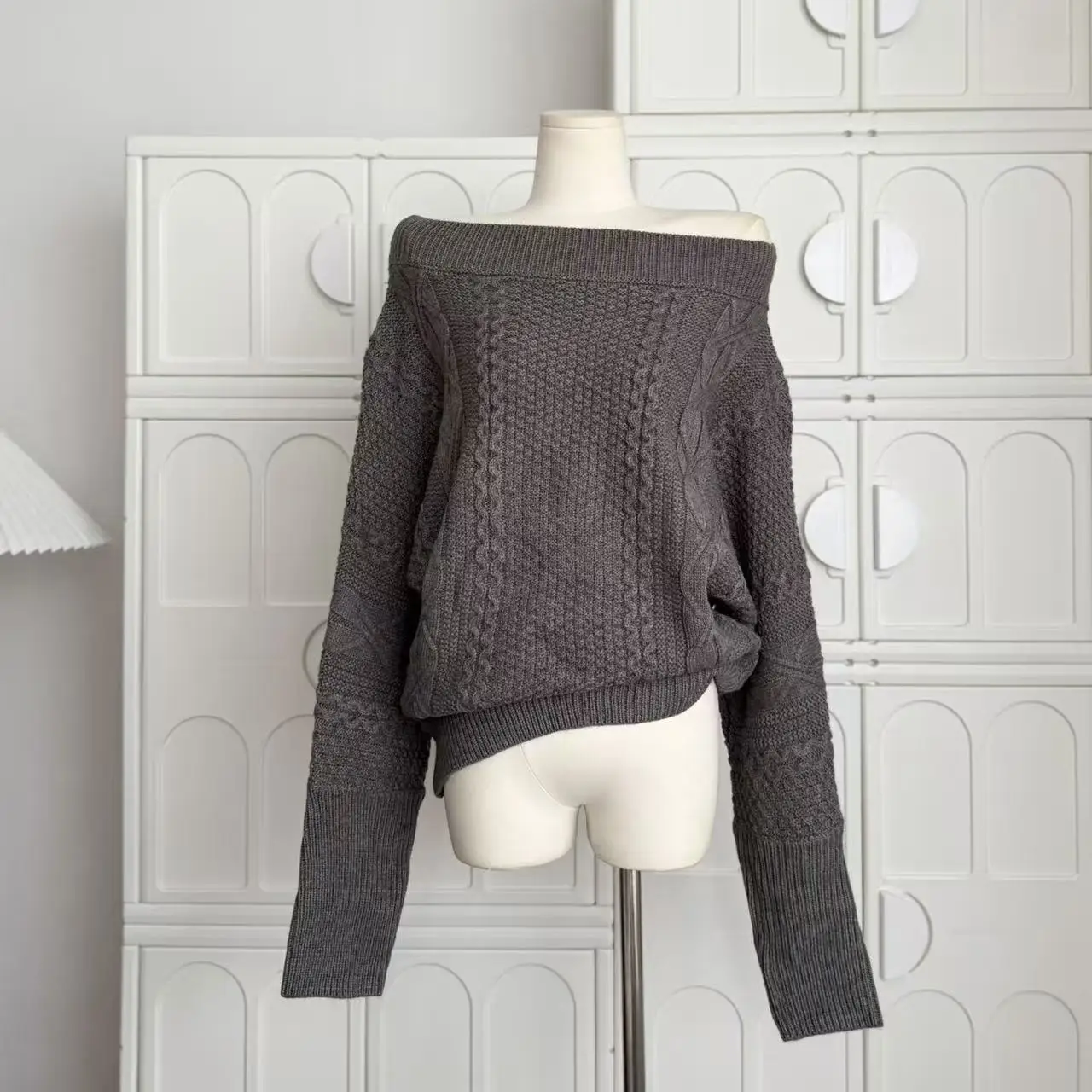 Damski sweter na jesień i zimę, jednolity kolor, asymetryczny dekolt, długi rękaw, wzór w warkocze, luźny krój, sweter damski, jednolity kolor, pulower.