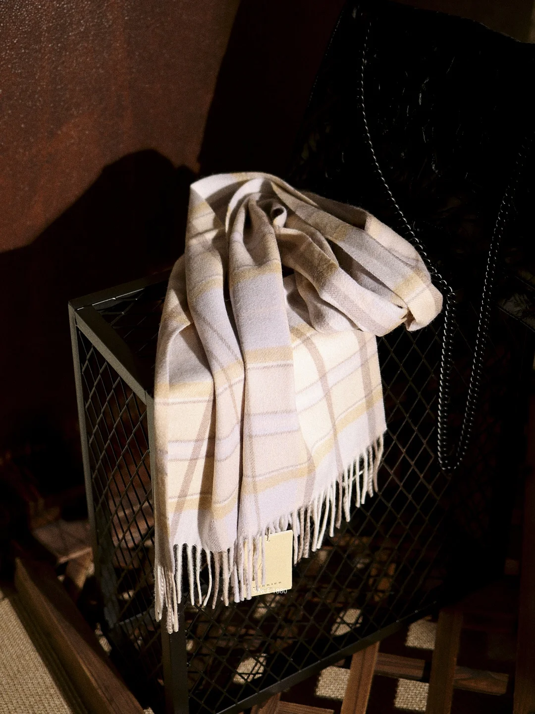 レトロな格子柄オーストラリア産純毛タッセルスカーフ、英国風クラシックレディースウィンター2024高級ウールスカーフ、暖かい長方形スカーフ