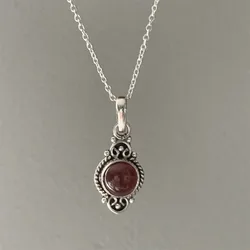 Vintage Bohemian Garnet Pendant Necklace for Women Creative Gorgeous Carved Red Personalized Necklace Jewelry Accessories