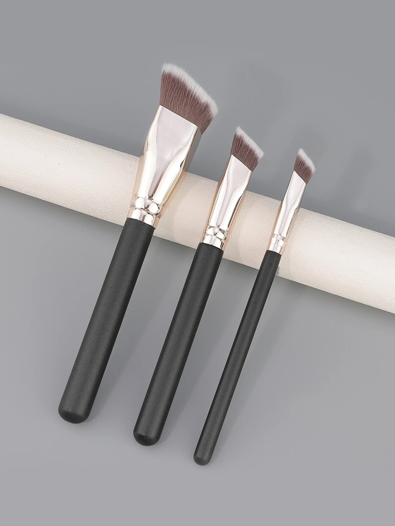 Pinceaux de Contour de fond de teint 3 pièces-pinceau de fond de teint, pinceau correcteur et pinceau de fard à joues, pinceau Kabuki de Contour sous les yeux et du nez