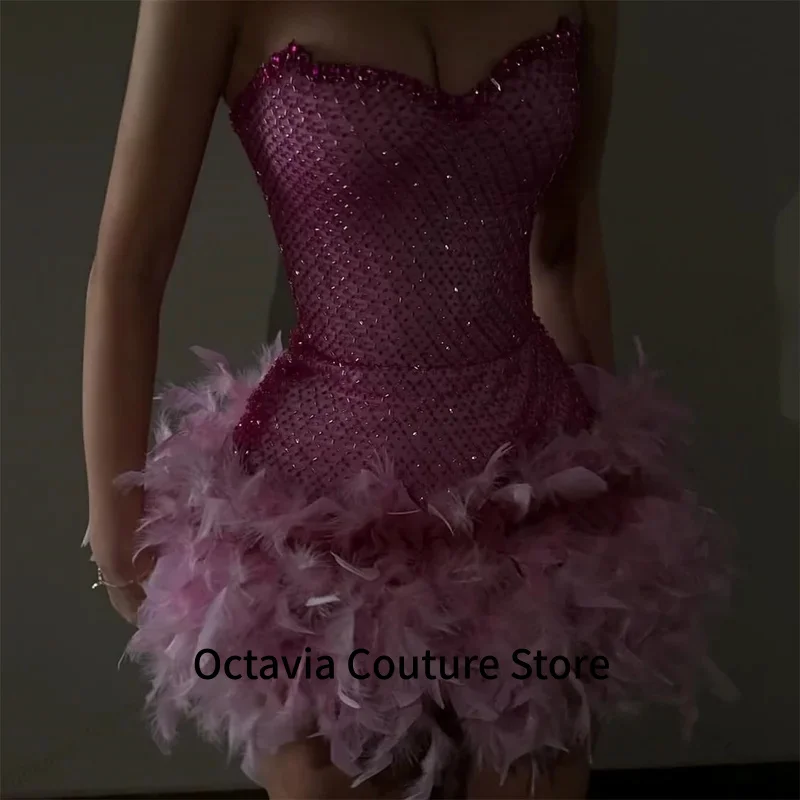 깃털 비즈가 있는 글리머 댑퍼 민소매 칵테일 드레스 라인스톤 짧은 파티 드레스 베스티도스 드 갈라 맞춤형