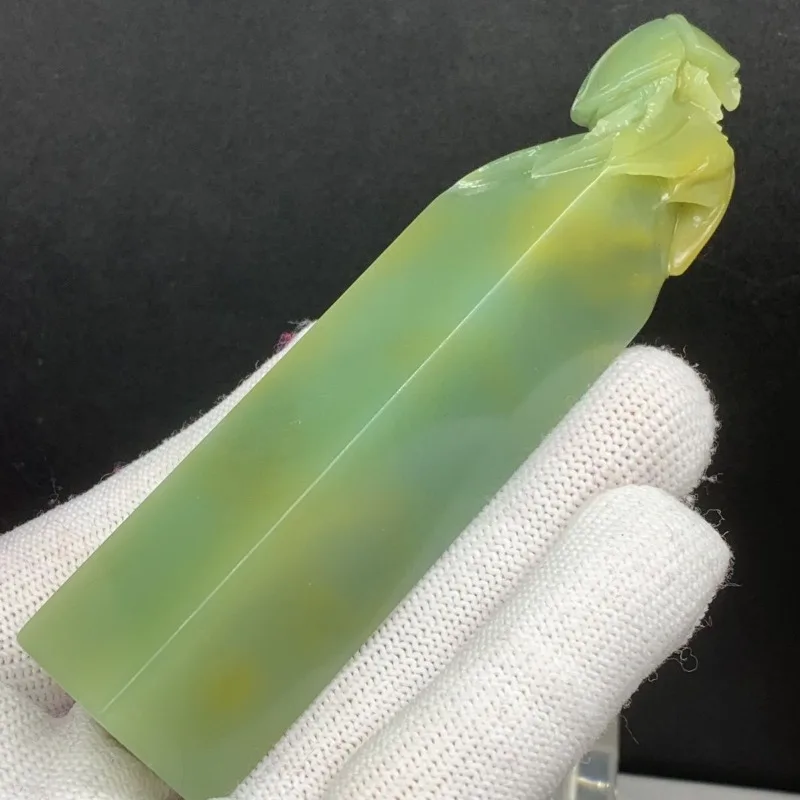 Green three-color rich world 2/2/10. 5cm texture delicate lubrication transparent calligraphy seal engraving