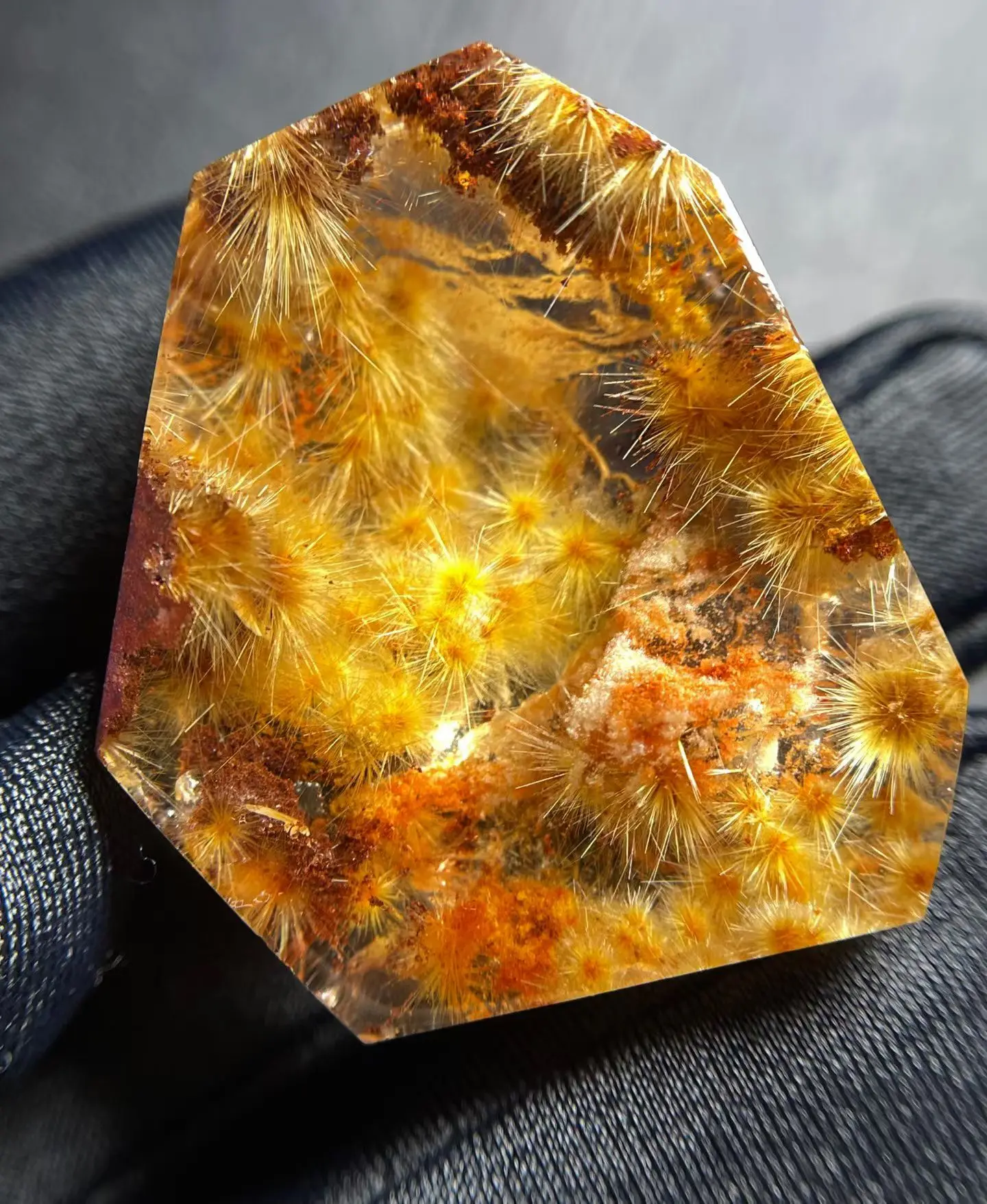 Natural Gold Rutilated Quartz Pendant 34.5*25*16mm Raw material Sun Flower Rutilated Quartz Jewelry Men Women Brazil AAAAAAA