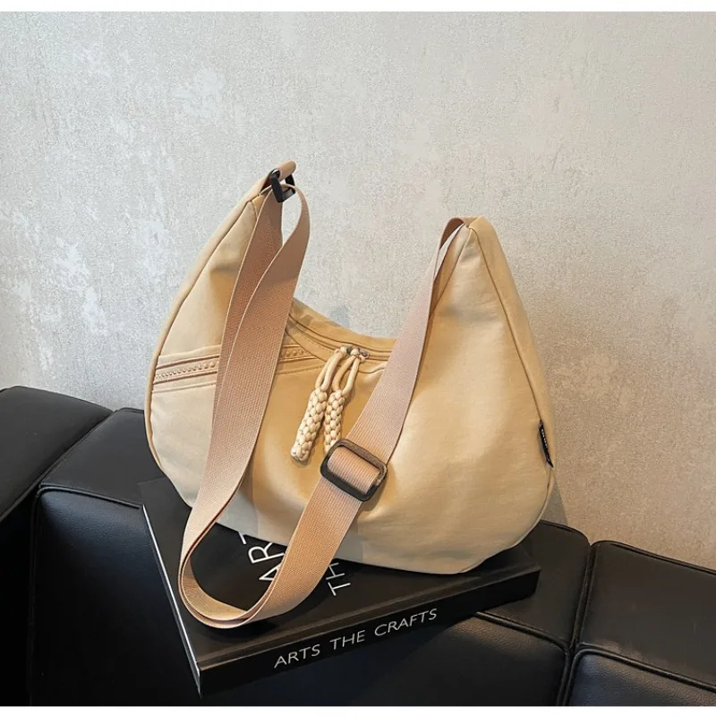 New Large-capacity Dumpling Bag Lightweight and Versatile Dumpling Bag Fashion College Style Messenger  Portable Student Bag image 2