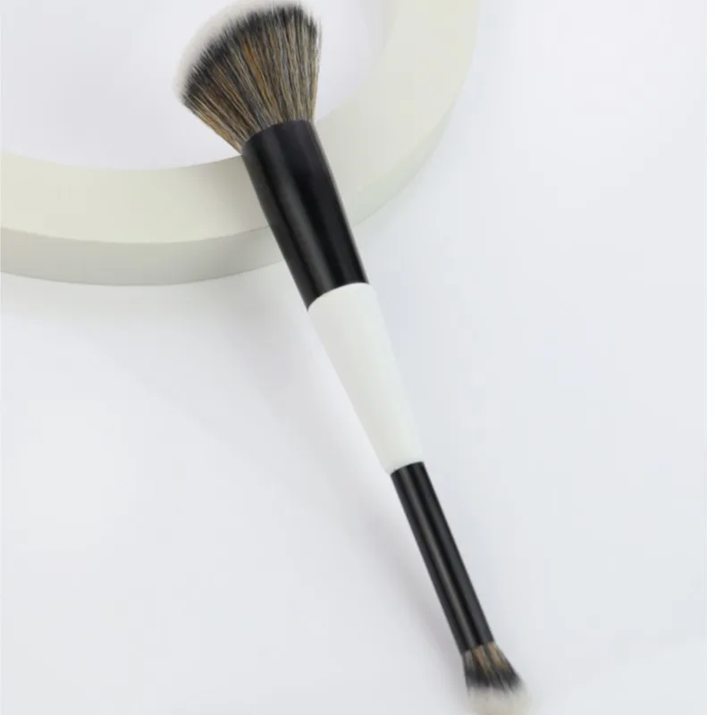 Set di pennelli per trucco a doppia faccia da 4 pezzi per fondotinta, contorno, miscelazione, evidenziazione, fard in polvere