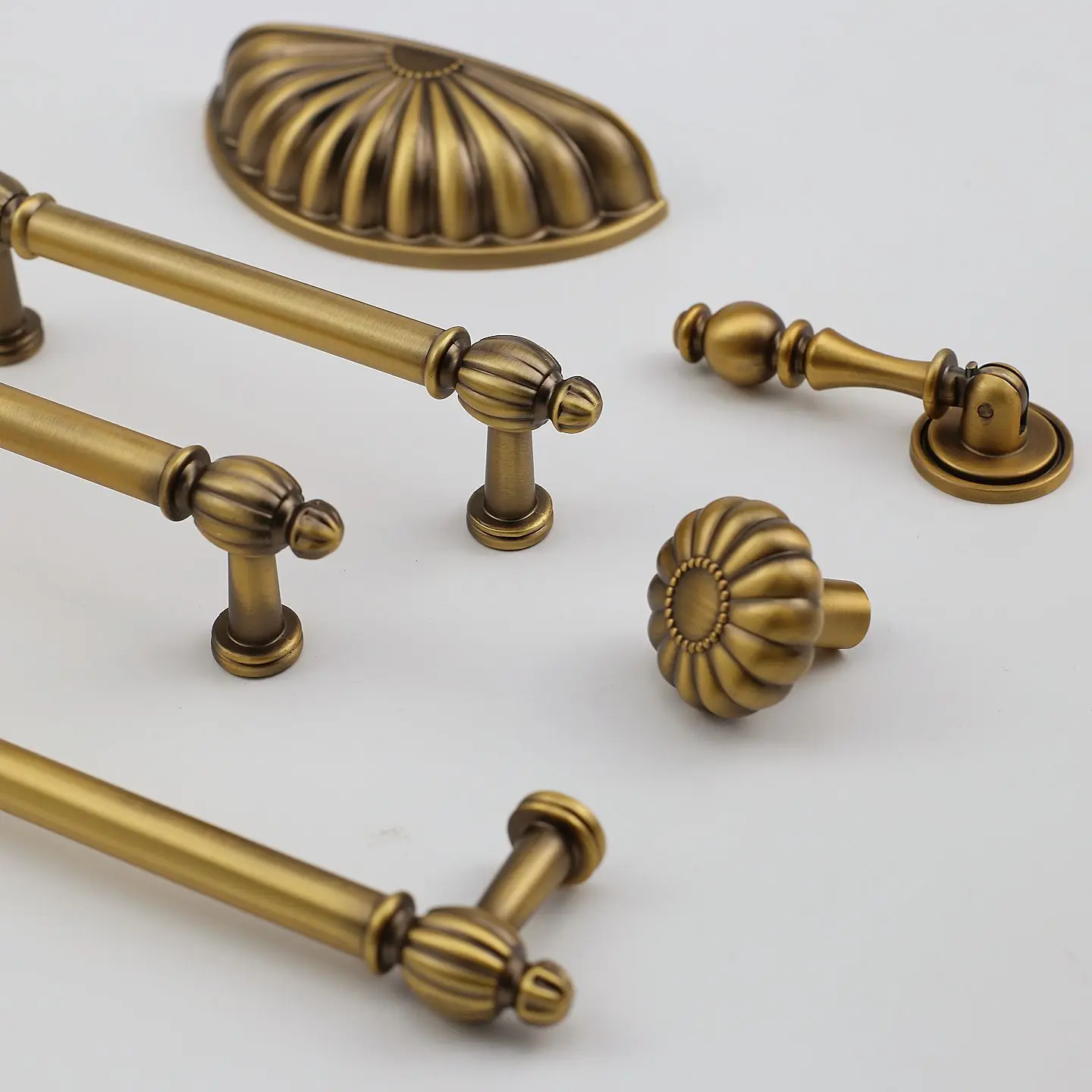 ZIMIR Brass vintage Furniture Handles, Cabinet Handle, Wardrobe Handle, Drawer Handle, Suitable for Kitchen, Home Living Room