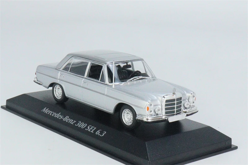 MINICHAMPS 1:43  300 SEL 6.3 1968 blue /silver Model Car