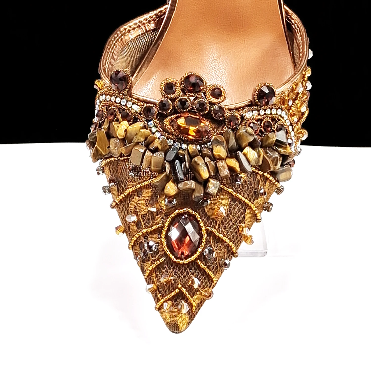 QSGFC التصميم الإيطالي أحجار الراين وأحجار المرجان السيدات أحذية الحفلات عالية الكعب أشار تو لون القهوة أحذية نسائية