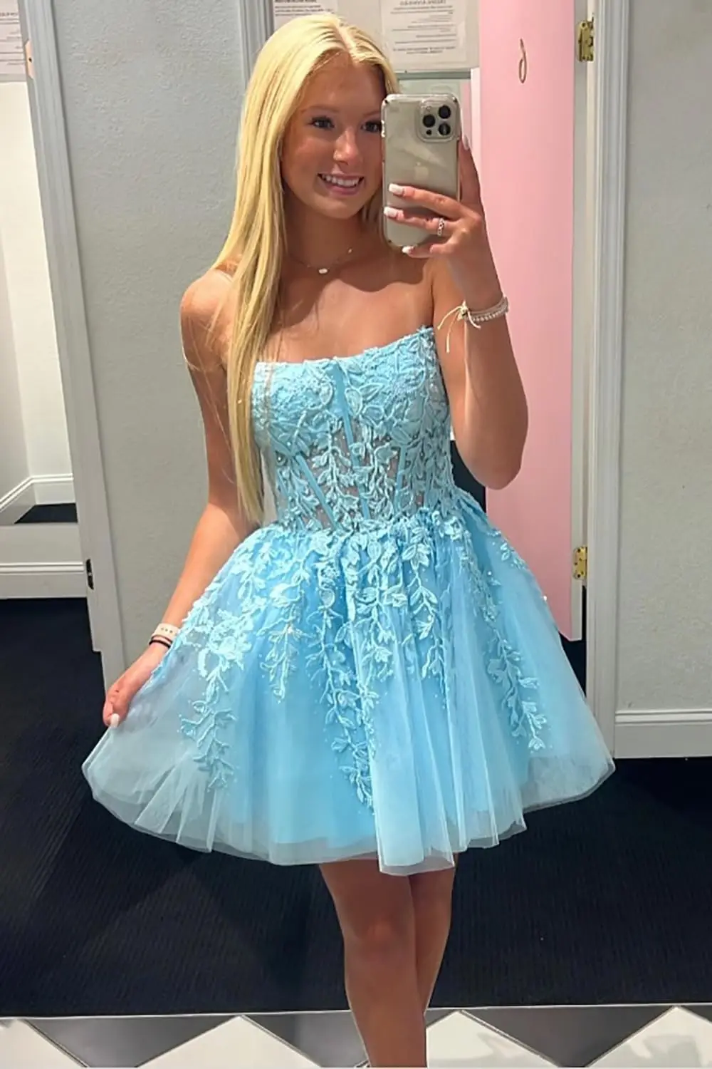 Vestidos de fiesta sin tirantes con corsé y apliques de encaje 2024 Vestido de fiesta transparente de tul con volantes cortos negros para adolescentes por encima de la rodilla, Mini