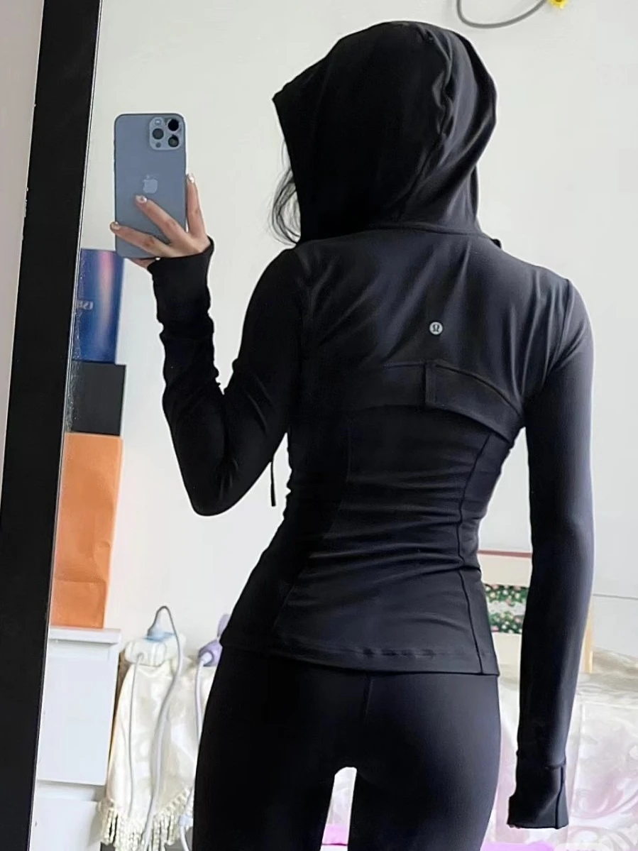 سترة بغطاء للرأس للنساء من ليمون |   معطف اليوغا الرياضي الناعم بالزبداني |   سترة بقلنسوة للجري والتمارين الرياضية قابلة للتنفس