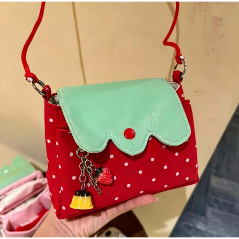 Erdbeerfarbene gepunktete Umhängetasche, leichte, vielseitige Umhängetasche für Pendlerinnen, niedliche Flip-Messenger-Tasche, Mädchen-Geldbörse – Detail 5