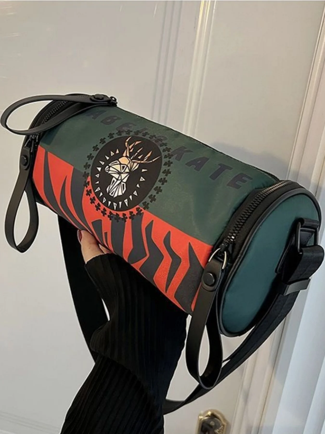 

2025 new fashionable canvas crossbody bag, casual large capacity nylon cylindrical bag.