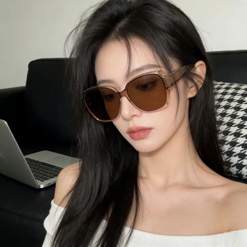 1 Stück Neue Clip-on-Brille, Großrahmiger Retro-Unisex-Stil, Passend für Reguläre Modebrillen, Ideale Geschenkwahl.
