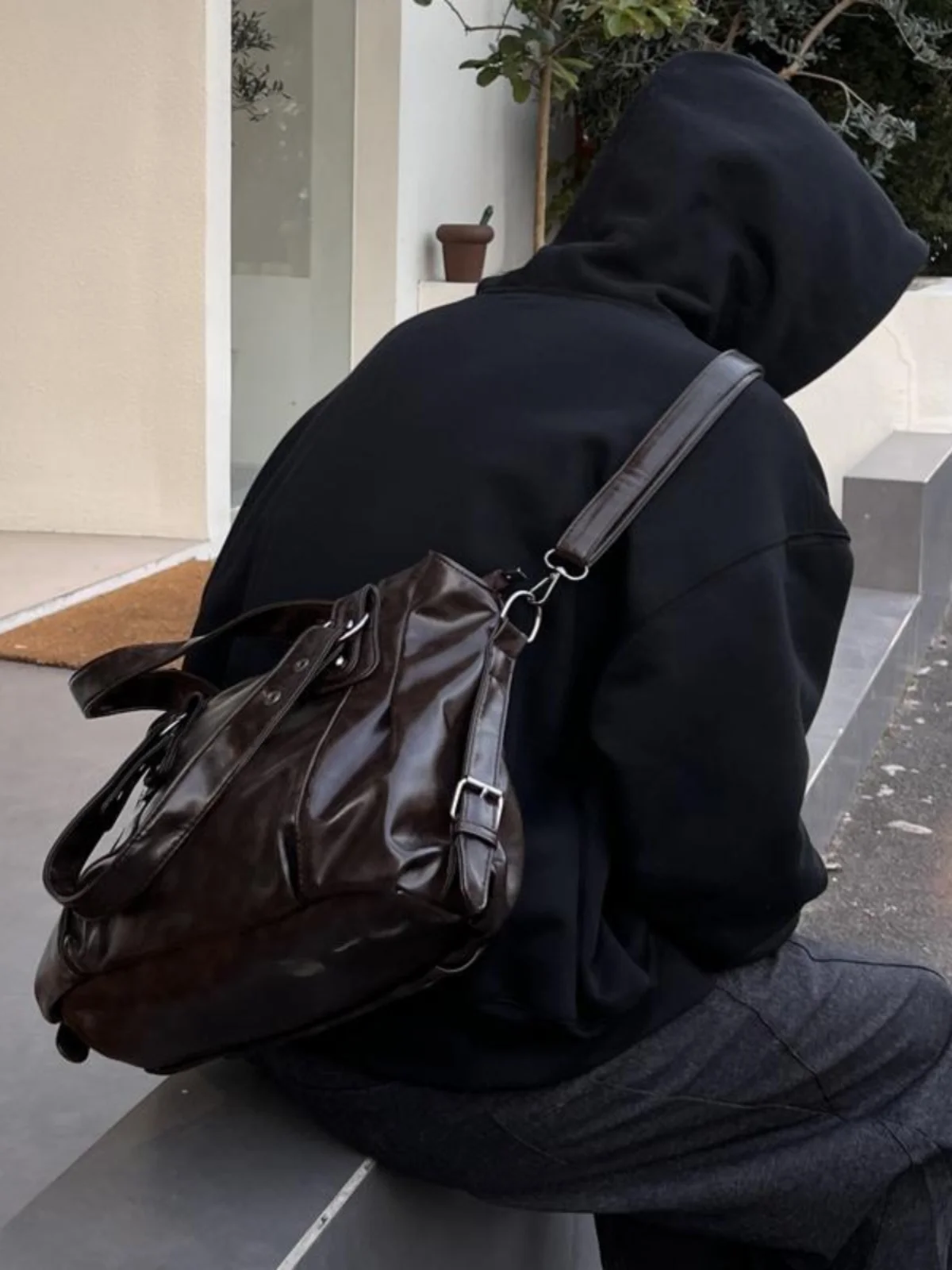 NINins Retro Large Capacity Shoulder Crossbody Bag for Men And Women Commuter Street Style Trendy Handbag Personality 