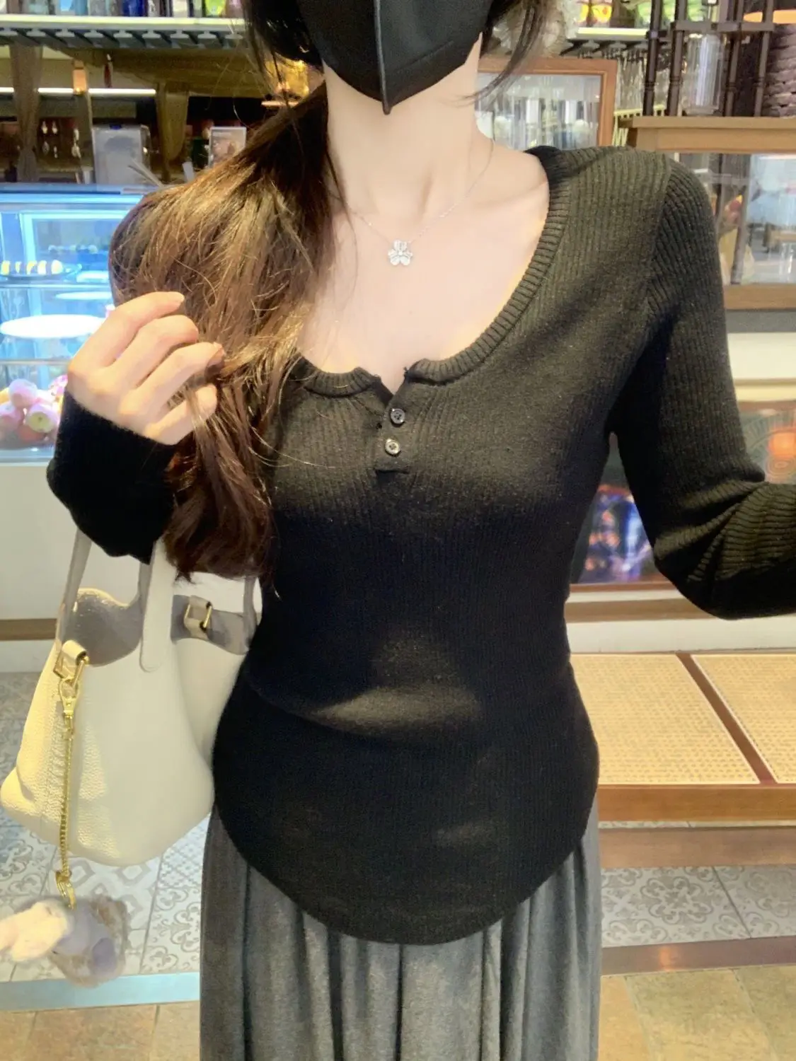 เสื้อไหมพรมแขนยาวสไตล์เกาหลีแบบเรโทรสำหรับผู้หญิง ดีไซน์ใหม่ ทรงเข้ารูป เสื้อสเวตเตอร์พื้นฐานสำหรับใส่เป็นชั้นใน เนื้อผ้านุ่ม ยืดหยุ่น สวมใส่สบาย