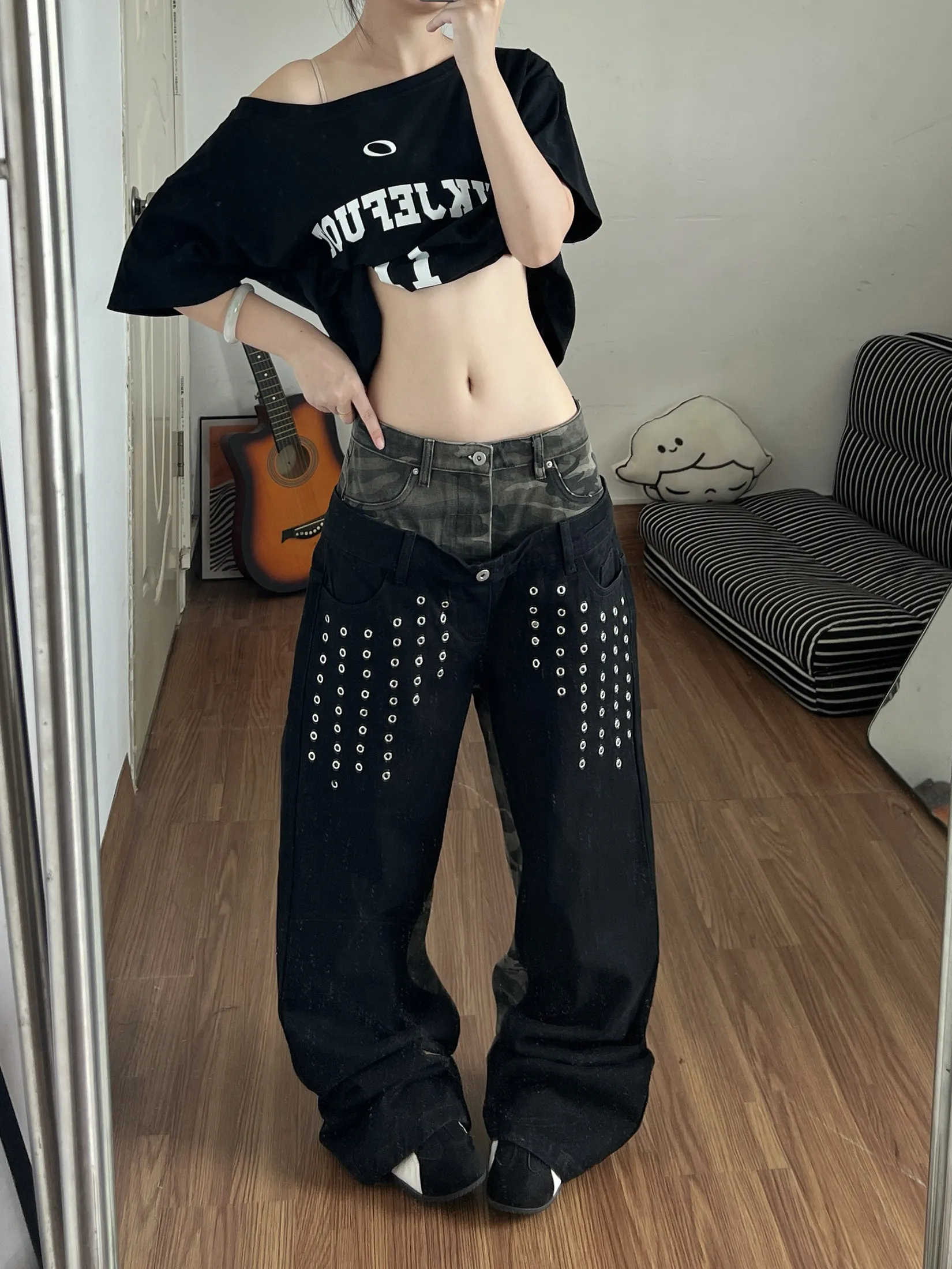 Calça Jeans Unissex Estilo Americano Street Style com Lavagem Camuflada e Blocos de Cores, Corte Solto, Cleanfit Bootcut, Mod...