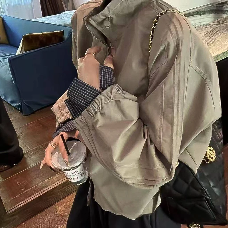 

2025 Fall Checkered Patchwork Women Short Jacket Drawstring Waist Pleated Detail Oversized Streetwear Versatile Stand Collar Top