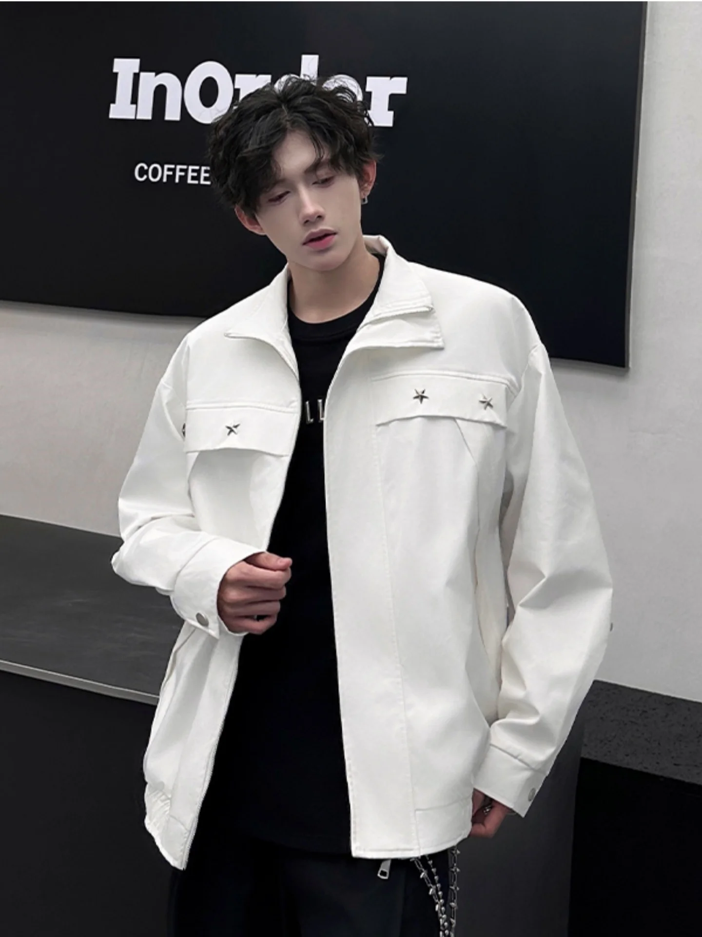 

Мужская куртка-пилот в американском стиле: осенний дизайн, модный воротник-стойка, крутой и мужественный трендовый мужской верхний одеял для повседневной носки