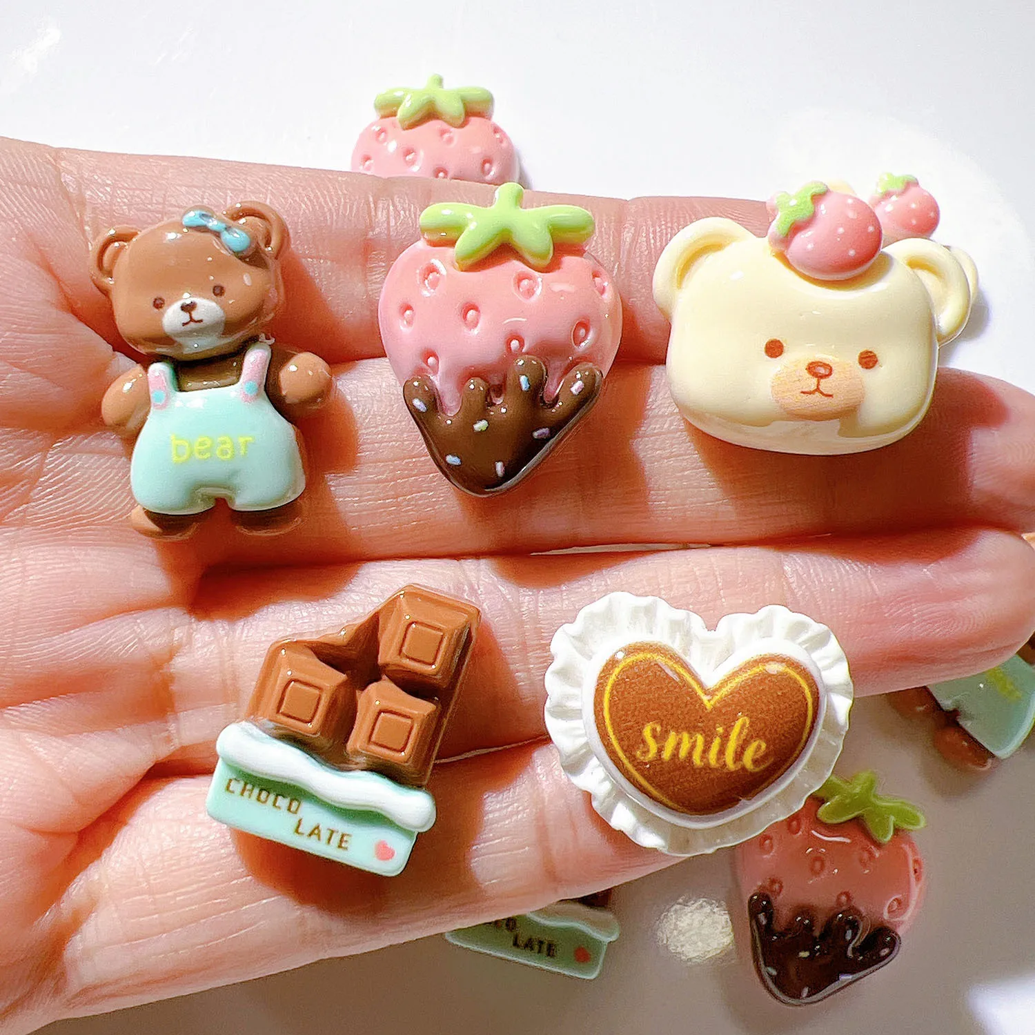 100pcs Kawaii Mini Bear Chocolate Strawberry Resin Flatback Cabochon DIY for Phone Case Hairpin Keychain Earrings Scrapbook