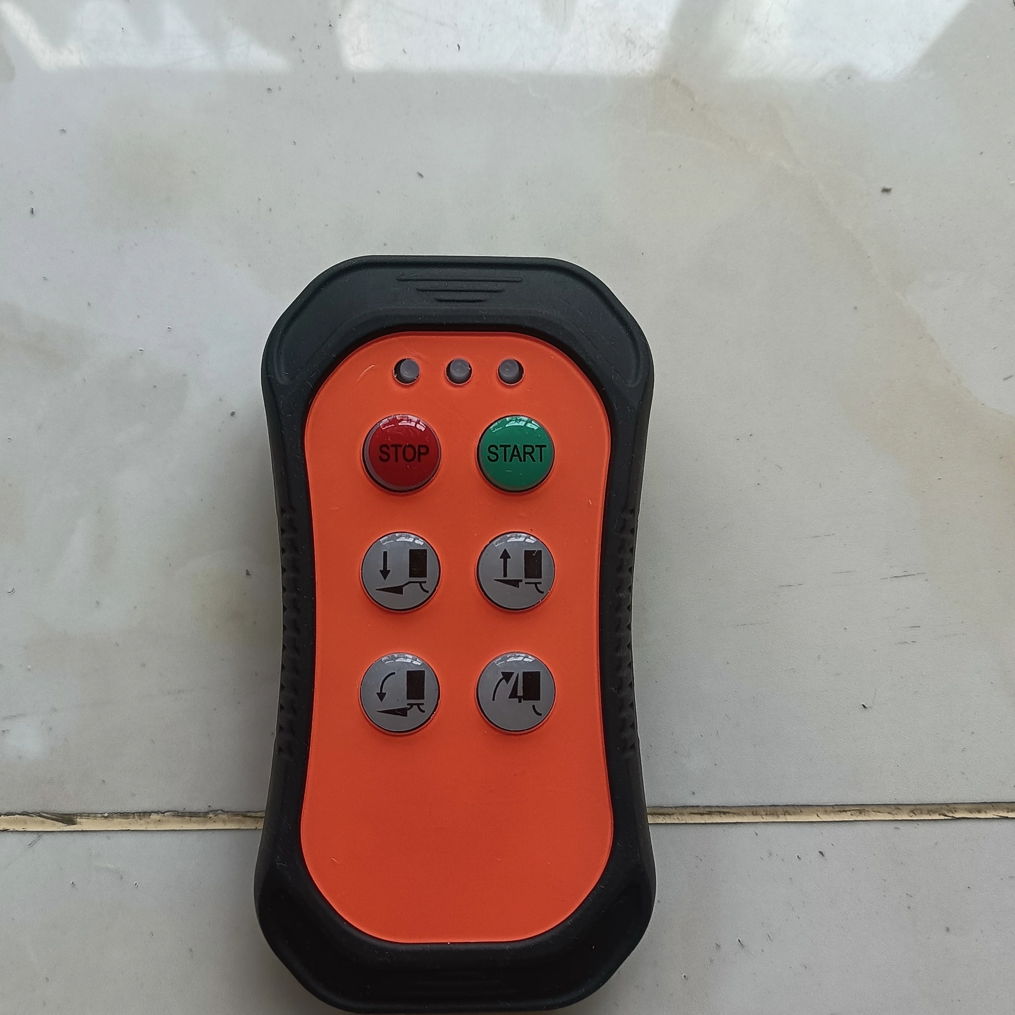 

CNZY A400 Мини 4-кнопочный односкоростной промышленный пульт дистанционного управления, подходит для кранов, хвостовых поддонов