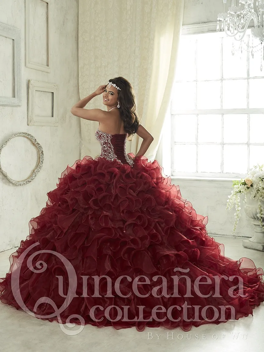 2022 Burgundy Quinceanera Dresses Ball Gown Sweetheart Beaded Crystal Ruffles Sweet 16 Dress Vestidos De 15 Anos Party Gown