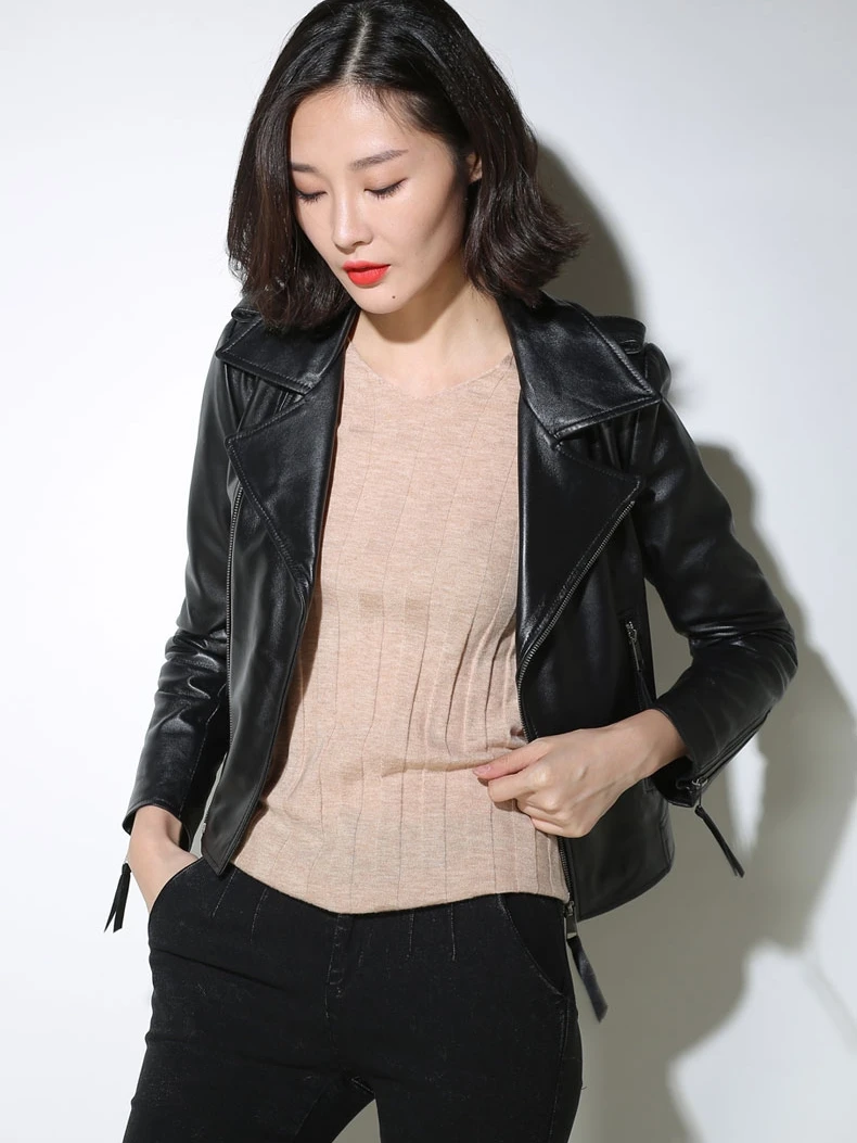 Jaqueta Feminina de Couro Genuíno de Carneiro Preta Estilo Motociclista com Zíper e Caimento Slim para o Dia a Dia