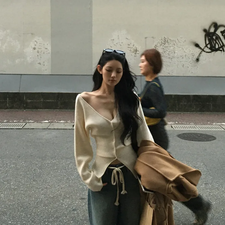 

Женский облегающий вязаный топ с V-образным вырезом и длинными рукавами в корейском стиле, модный, универсальный, для ранней весны, с эффектом утяжки талии, в полоску