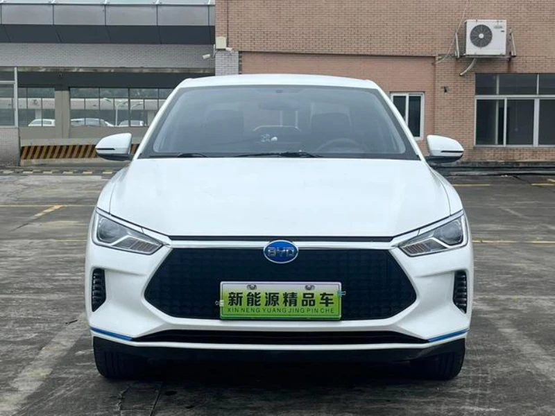 Совершенно новый электромобиль BYD 2025 E3, диапазон FWD 401 км, 4-дверный 5-местный седан BYD EV Car E3 2021 г.