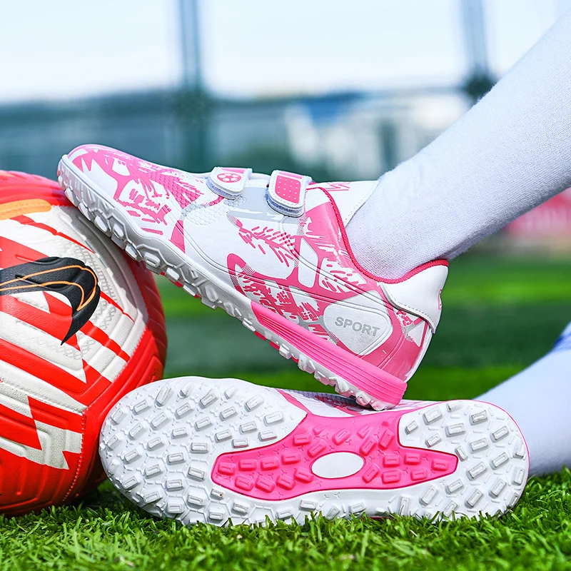 

A pair of children's four-season leather football shoes with stud detailing, wear-resistant football shoes, sizes 28-38，MZ-305-1