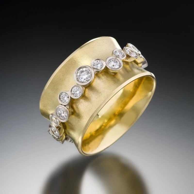 Simple Yet Luxurious Women's Wide Face Artificial Zirconia R