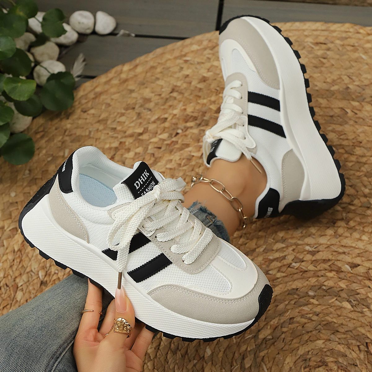 

2025 Women Platform Sneakers Fashion Breathable Sneakers Women Casual Anti-slip Lace Up Designer Shoes Women Zapatos De Mujer