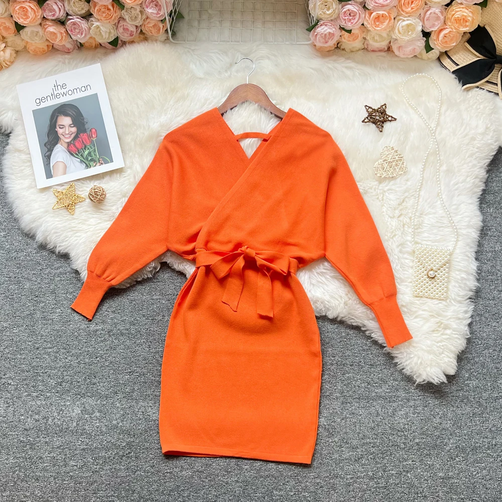 ชุดมินิเดรสไหมพรมรัดรูปทรงเข้ารูปสไตล์ชิคเซ็กซี่ ยูโอมูโอ คอลเลคชั่นใหม่ปี 2025 สไตล์ Y2K แขนทรงปีกค้างคาว ชุดเดรสไหมพรมรัดรูปสำหรับงานปาร์ตี้