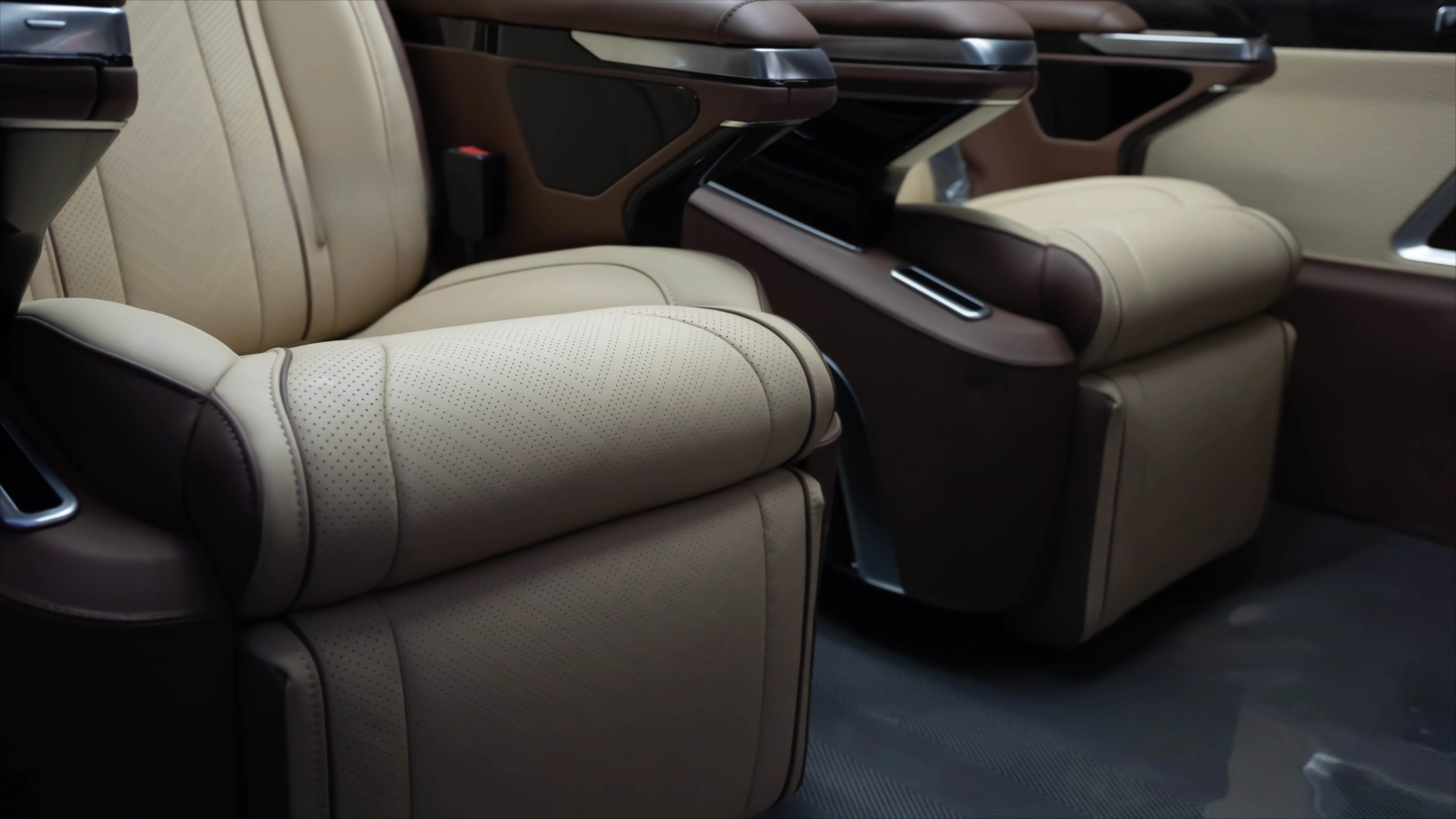 2025 Luxury Sofa Bed Seating Car Driving Training Simulator Seat for Twins New Energy Electric Car Racing Seat Leather