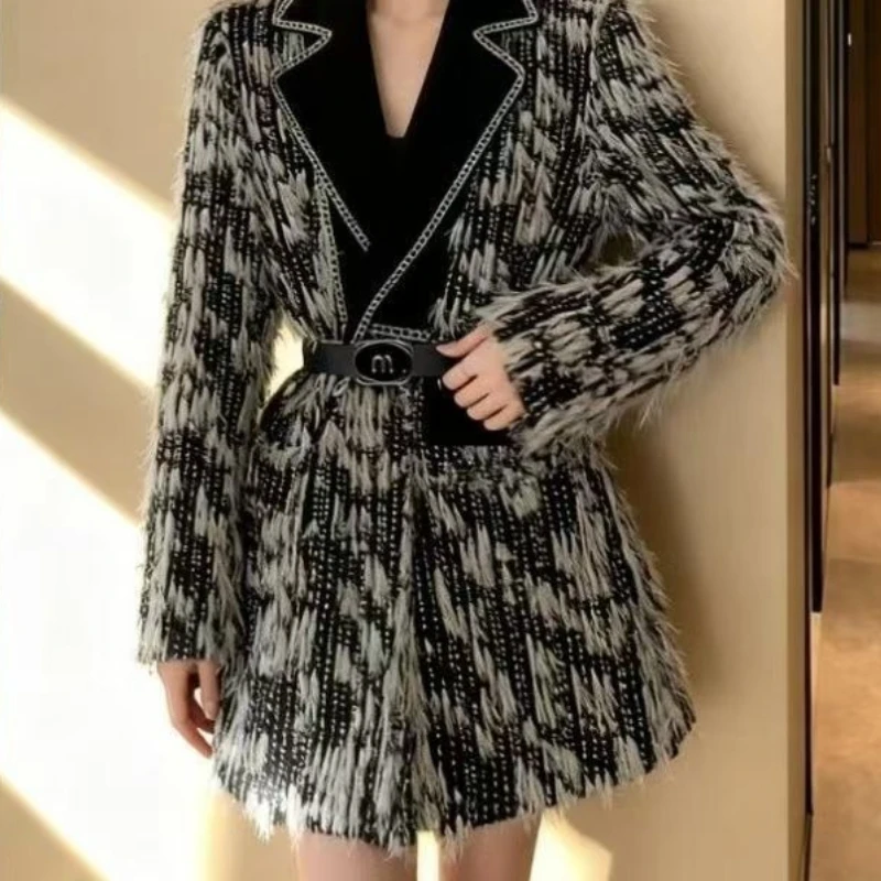 

Embroidered Bright Silk Splicing Asymmetrical Mid Length Cotton Jacket with Waist Cinched Suit Collar Tie To Show Off Figure