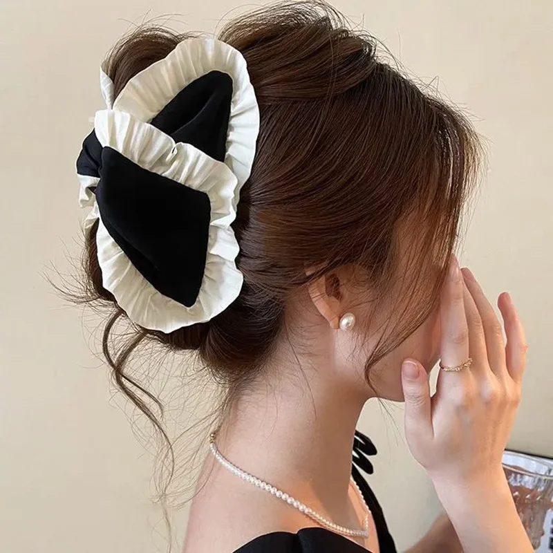 

Delicate Pearl Hair Clip Women's Elegant New 2025 Shark Bite Hair Clip Gentle Floral Design for Back of Head Updo Hairdo