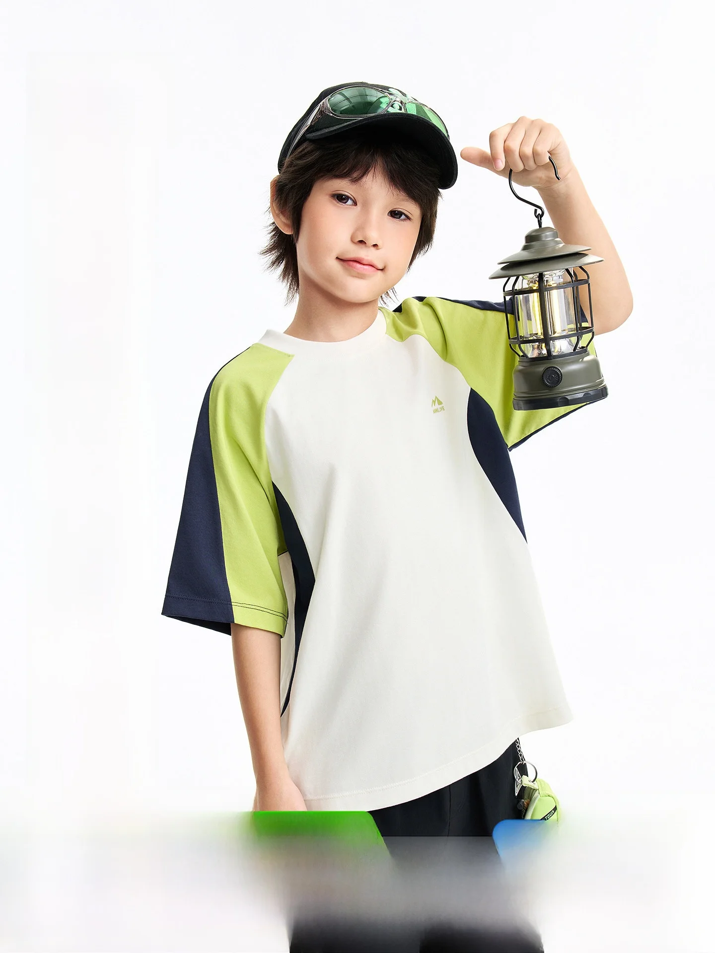 t-shirt-a-maniche-corte-girocollo-in-memory-foam-effetto-rinfrescante-elasticizzata-color-block-abbigliamento-casual-per-bambini-annil-in-misto-cotone